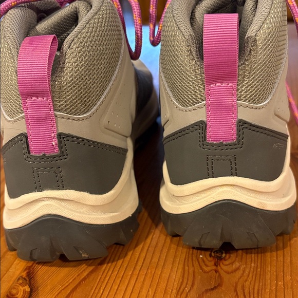 Columbia Tan and Pink Waterproof Boots - Picture 4 of 9